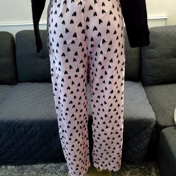 Hearts Pajamas Set NEW Small & Medium Available - Picture 6 of 7